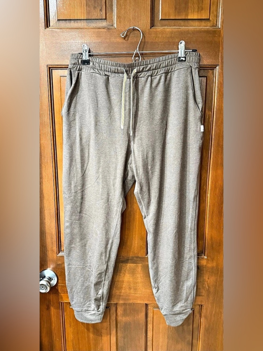 vuori Performance Jogger Women's Brown Jogger Pants, Medium